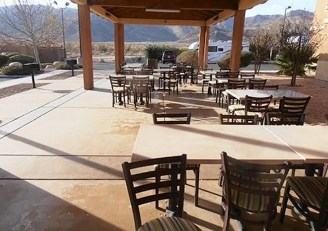Oasis Inn & Suites 29 Palms Hotel Joshua Tree National Park photo 2