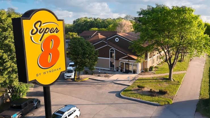 Super 8 by Wyndham Red Wing