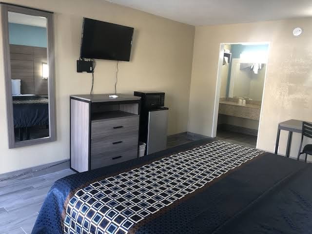 Luxury Inn & Suites East Houston photo 3