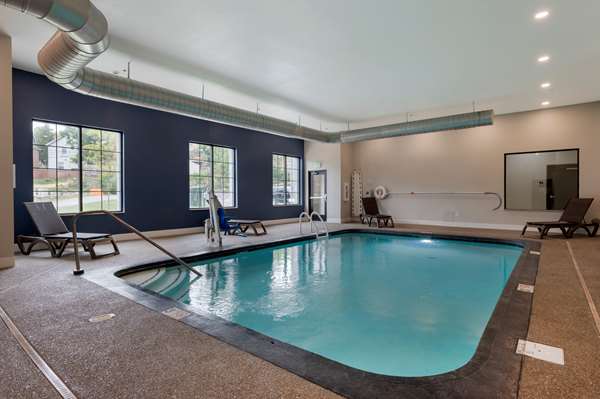 MainStay Suites Cincinnati University - Uptown photo 3