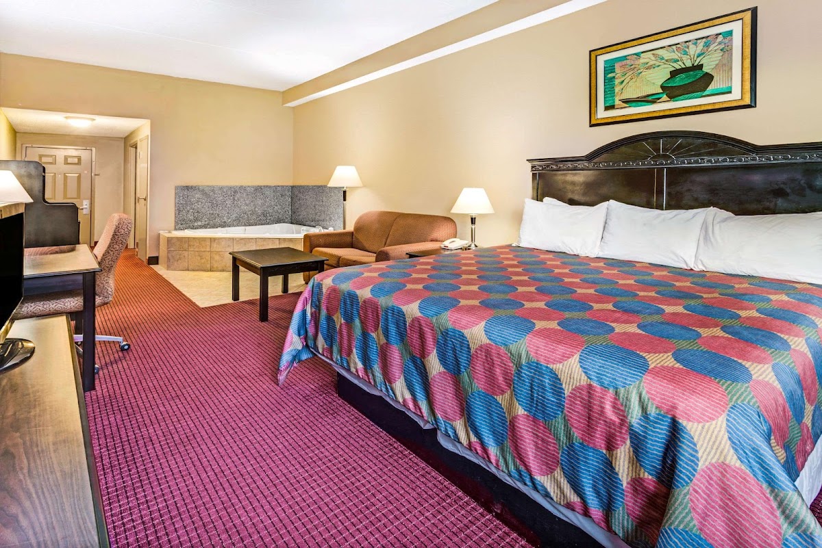 Days Inn & Suites by Wyndham Jeffersonville IN photo 2