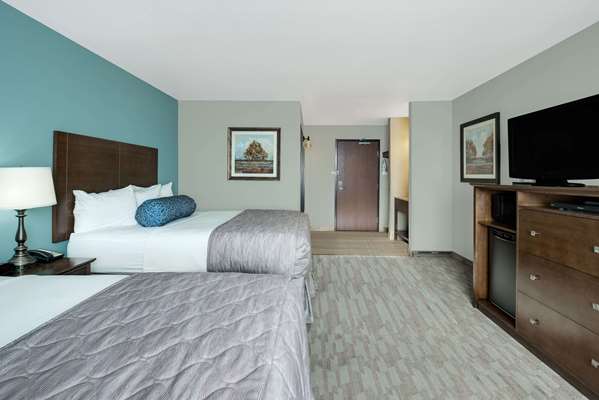 Baymont by Wyndham Minot photo 2