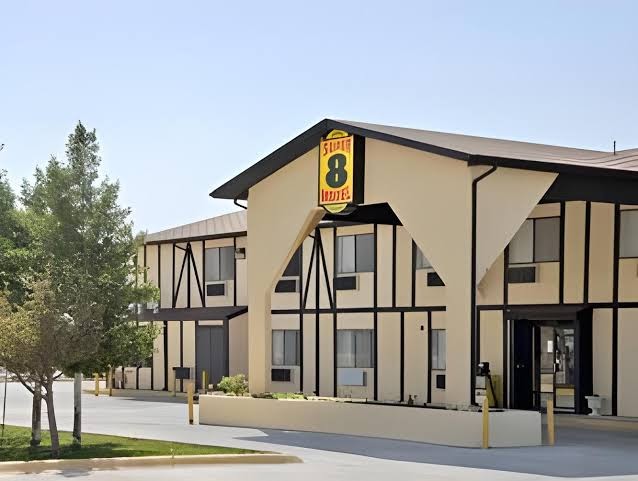 Super 8 by Wyndham Rawlins photo 3