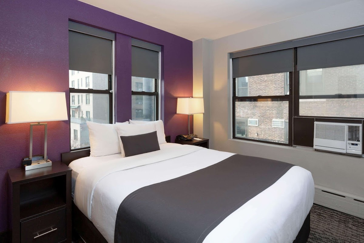La Quinta Inn & Suites by Wyndham New York City Central Park photo 2