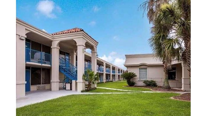 Travelodge by Wyndham Baton Rouge East