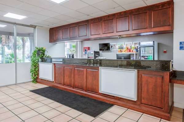Travelodge by Wyndham Baton Rouge East photo 3