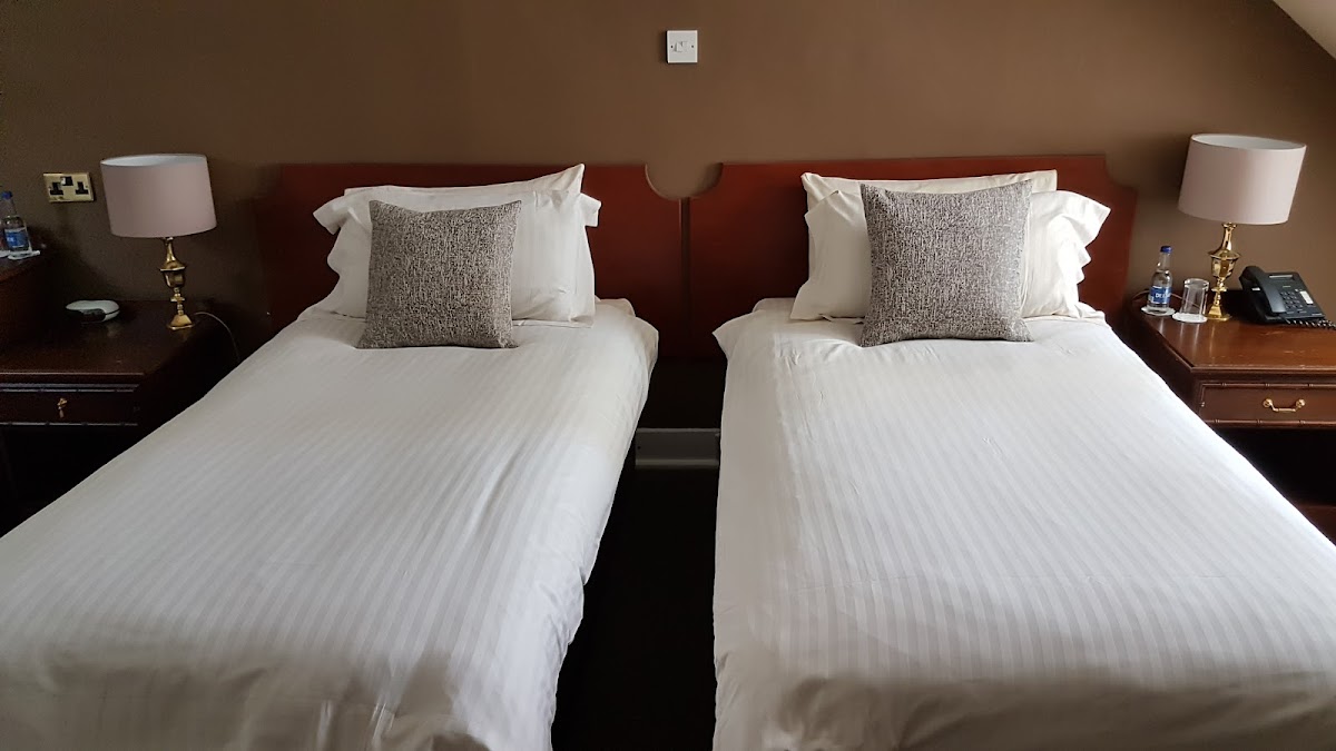 Burnett Arms Hotel photo 2