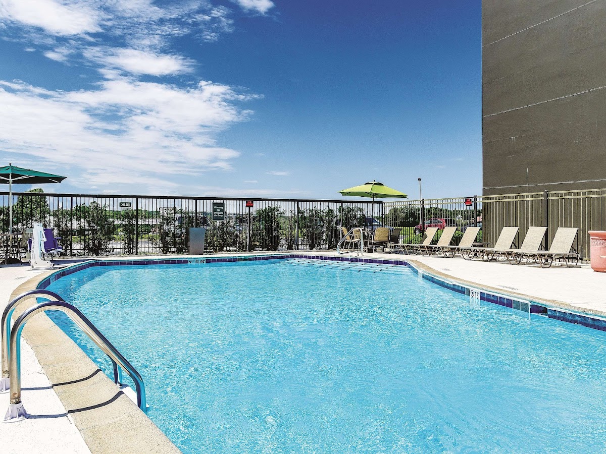 La Quinta Inn & Suites by Wyndham Warwick Providence Airport photo 3