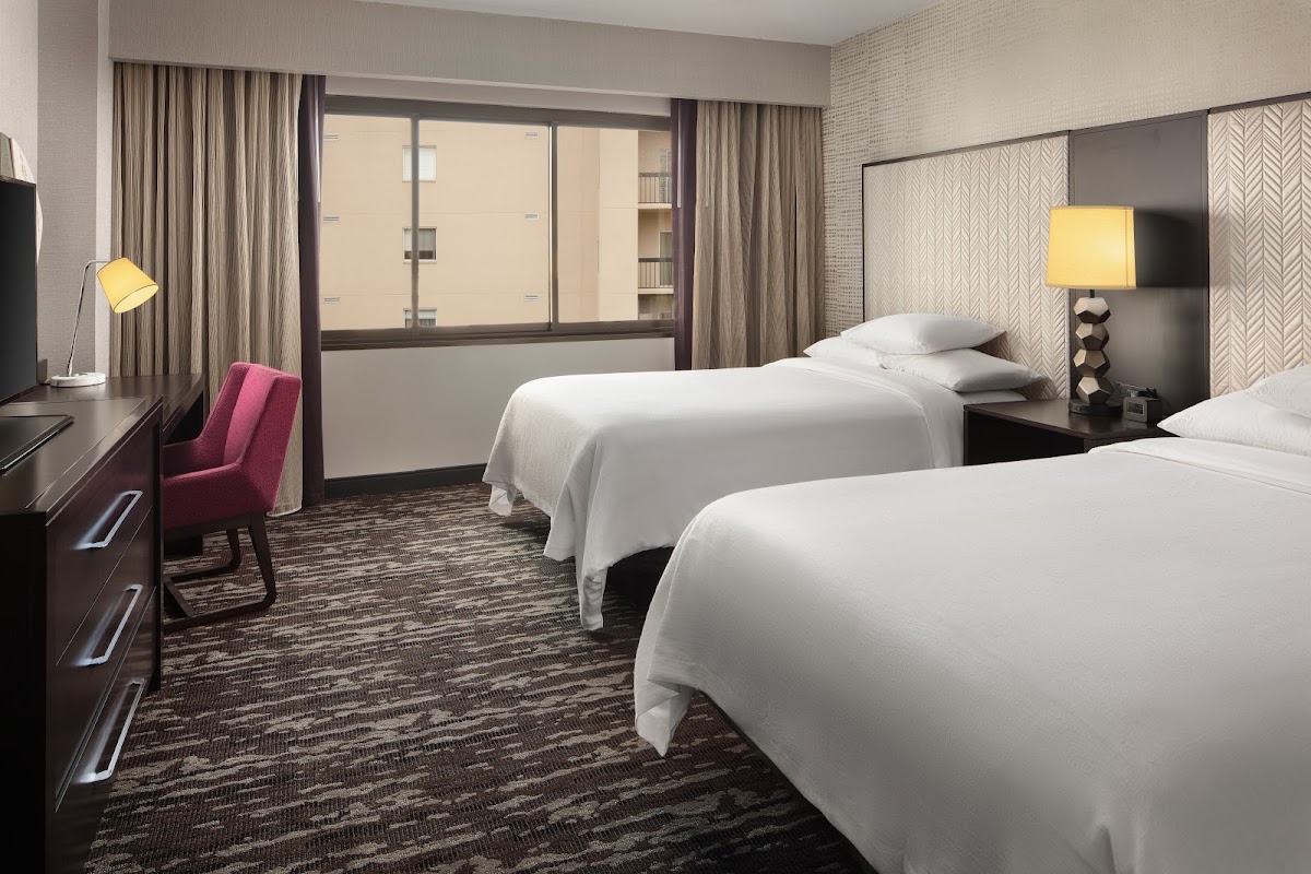 Embassy Suites by Hilton Crystal City National Airport photo 2