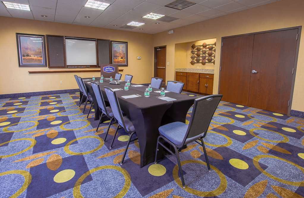 Hampton Inn & Suites Ridgecrest photo 3