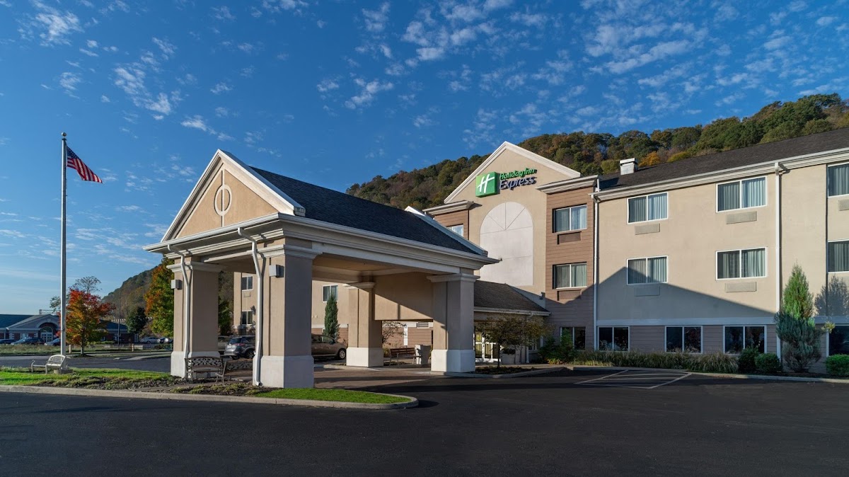Holiday Inn Express & Suites Charleston-Kanawha City by IHG