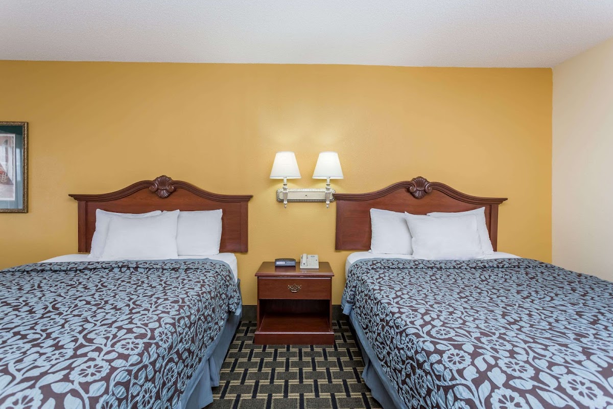Days Inn & Suites by Wyndham Warner Robins Near Robins AFB photo 2