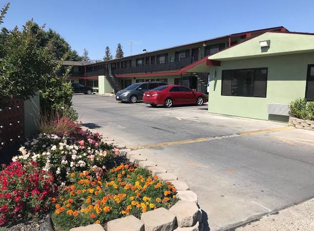 Apex Inn