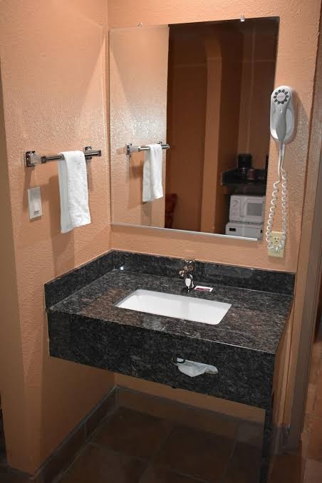 Apex Inn photo 3