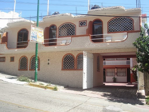 Hotel y Bungalows Olivares