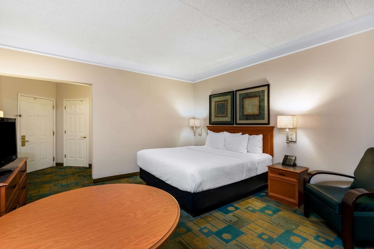 La Quinta Inn & Suites by Wyndham Phoenix West Peoria photo 2