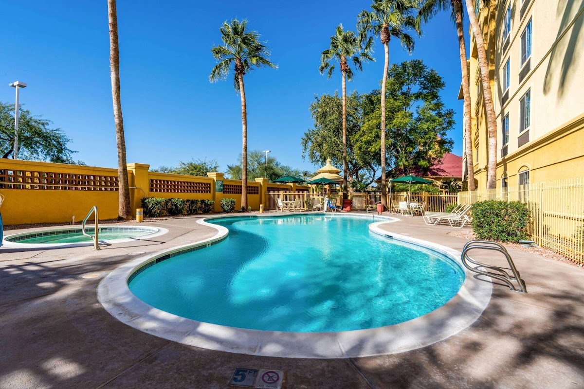 La Quinta Inn & Suites by Wyndham Phoenix West Peoria photo 3