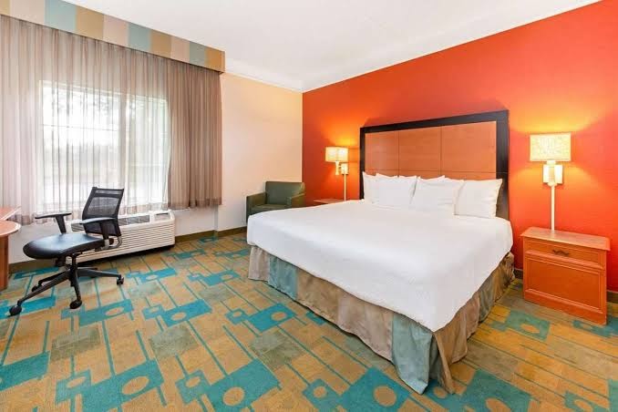 La Quinta Inn by Wyndham Tampa Near Busch Gardens photo 2