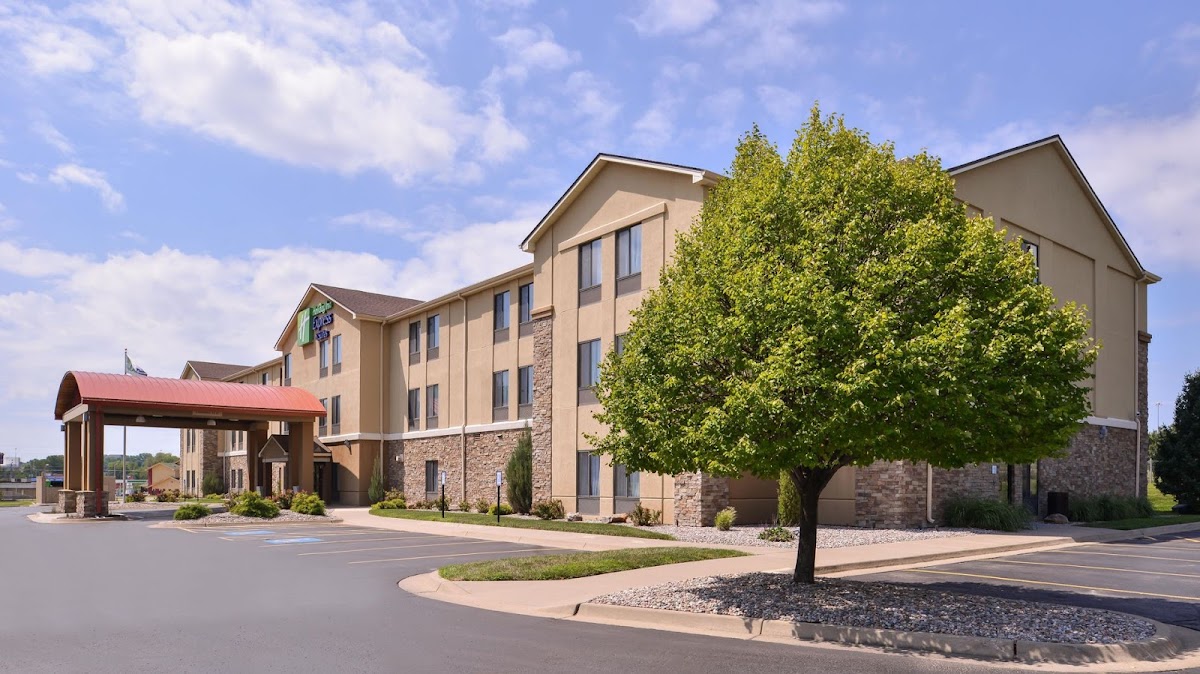 Holiday Inn Express & Suites Topeka West I-70 Wanamaker by IHG