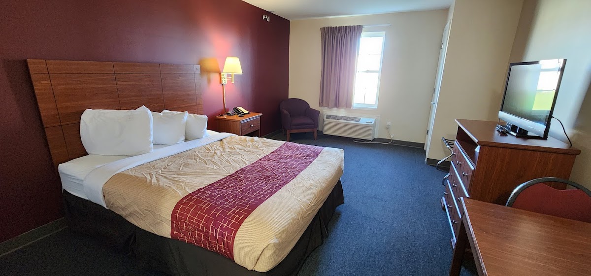 Red Roof Inn & Suites Dickinson photo 2