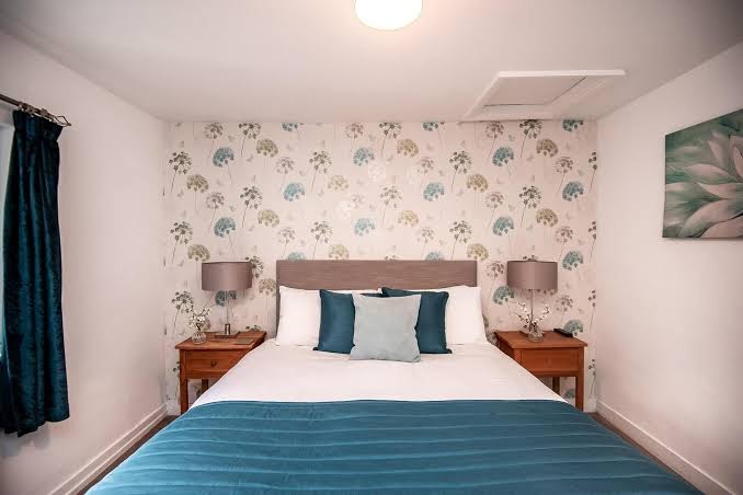 Trivelles Waterhall Country Gatwick Hotel & airport parking photo 2