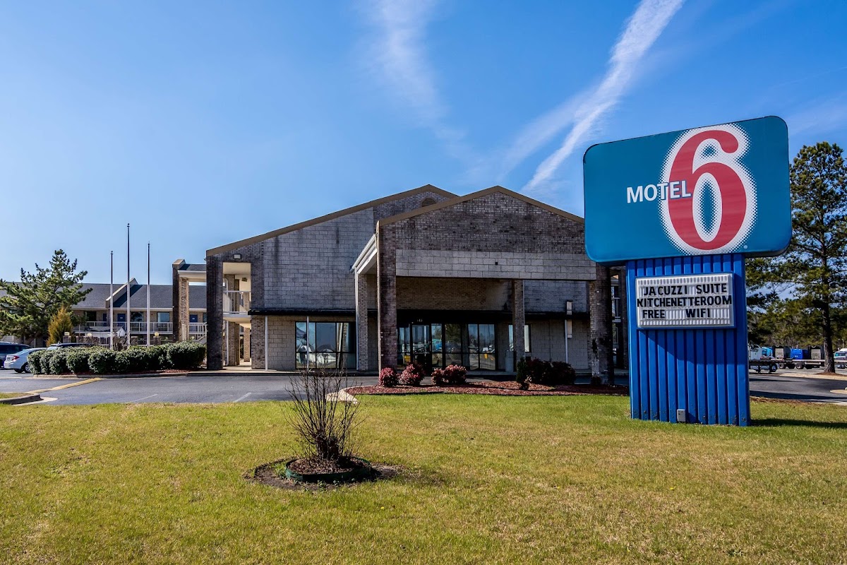 Motel 6 Kenly, NC