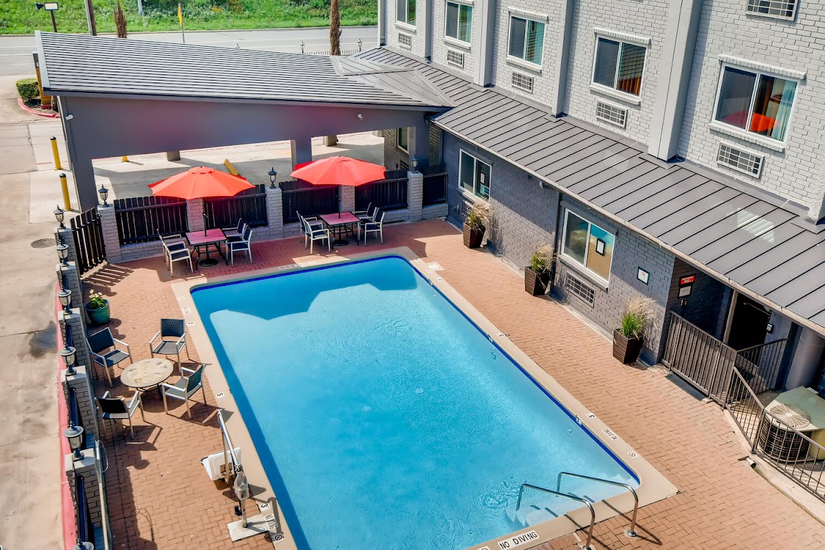Orangewood Inn & Suites