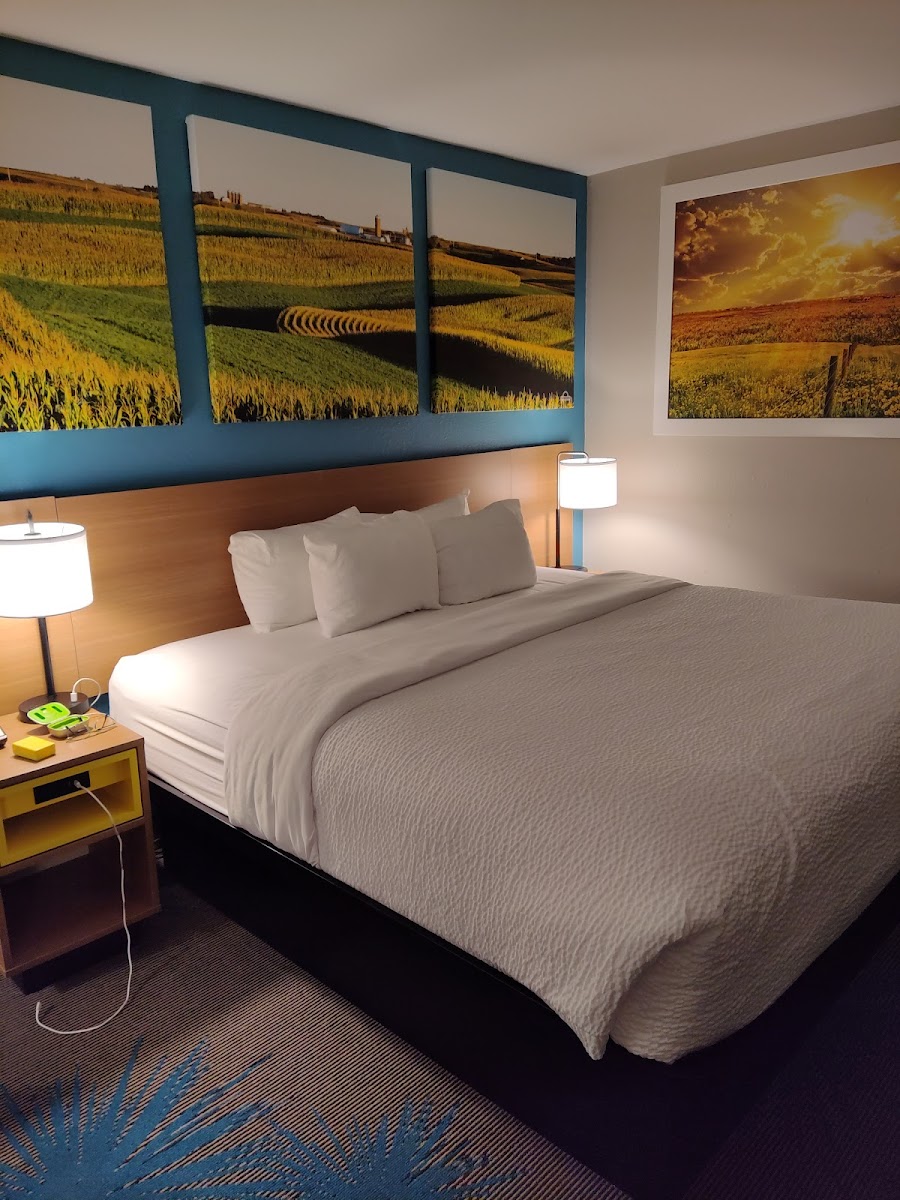 Days Inn by Wyndham Johnson Creek photo 2