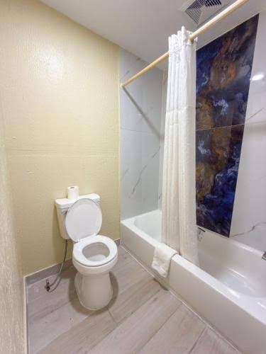 Vanguard Motel photo 3