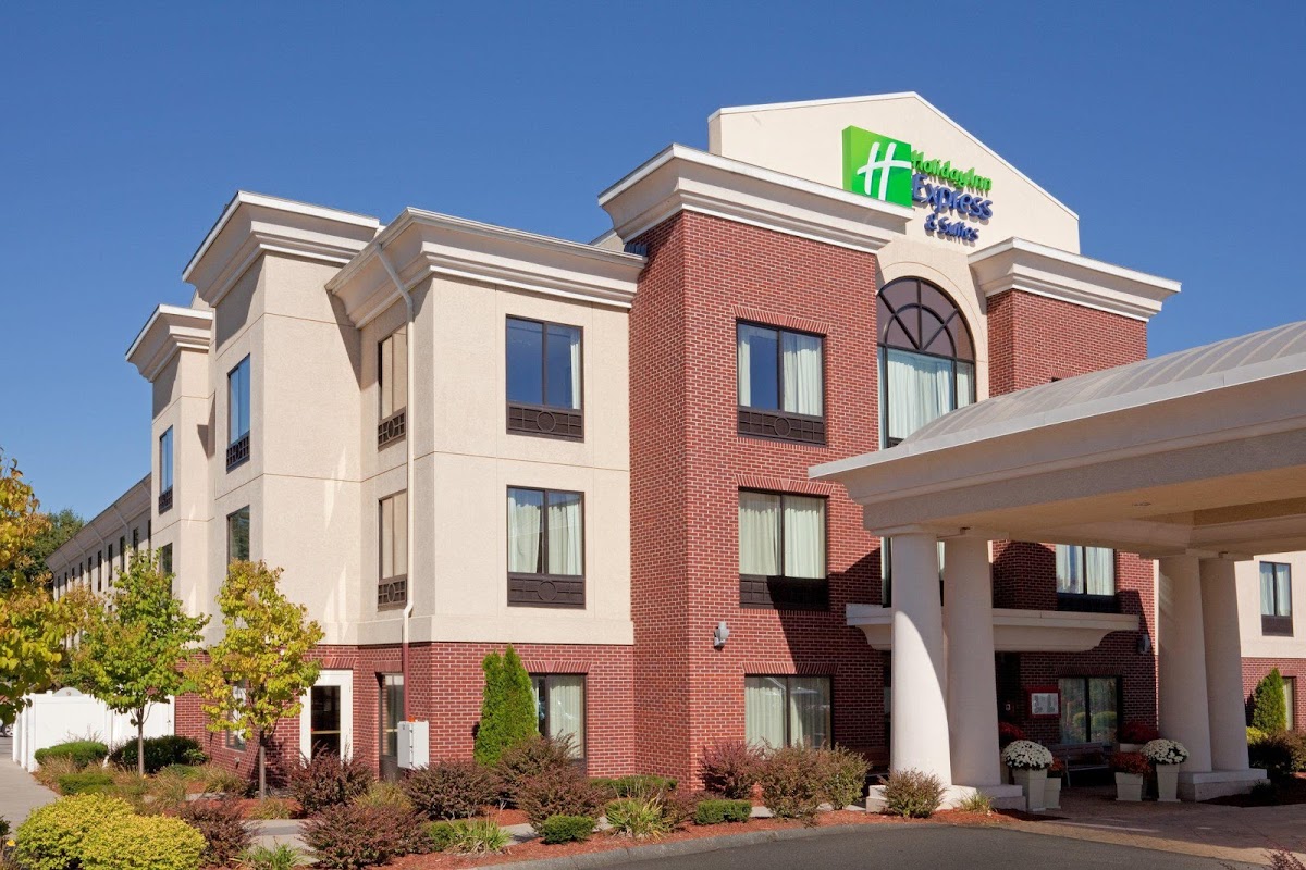 Holiday Inn Express & Suites Manchester-Airport by IHG