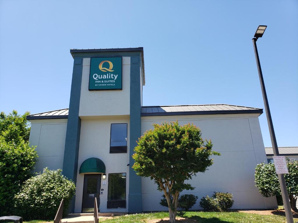 Quality Inn & Suites Clemmons - Winston Salem I-40