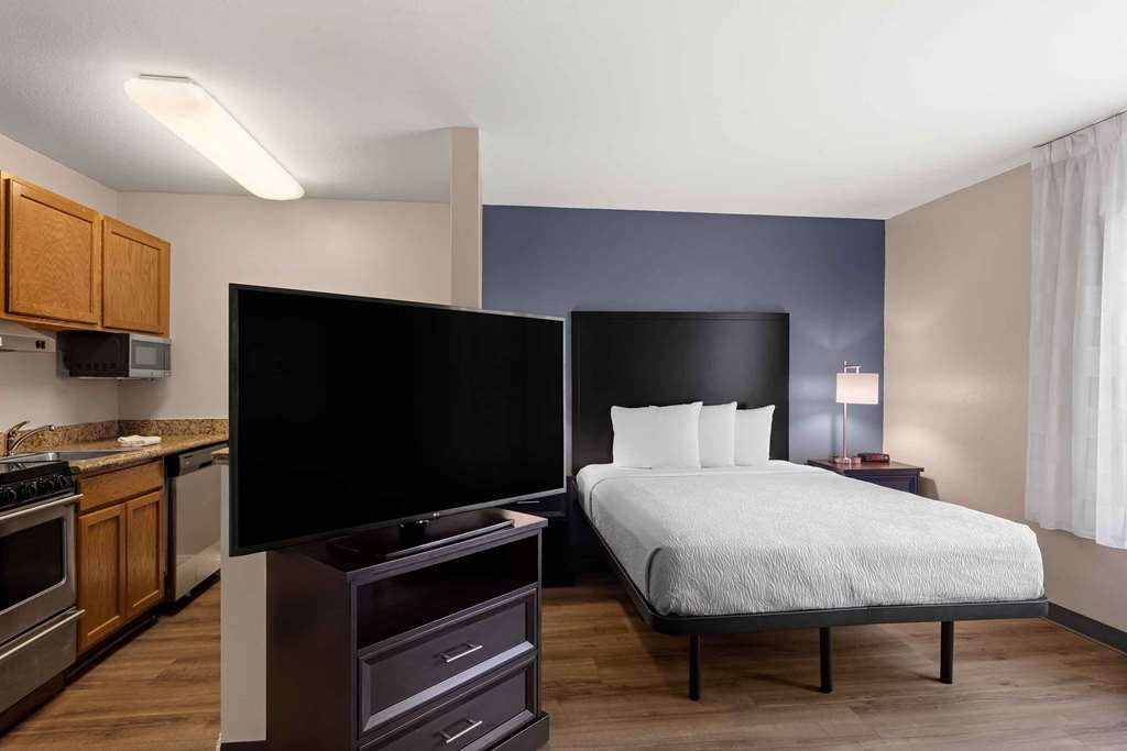 Extended Stay America Suites- St. Louis - Fenton photo 2