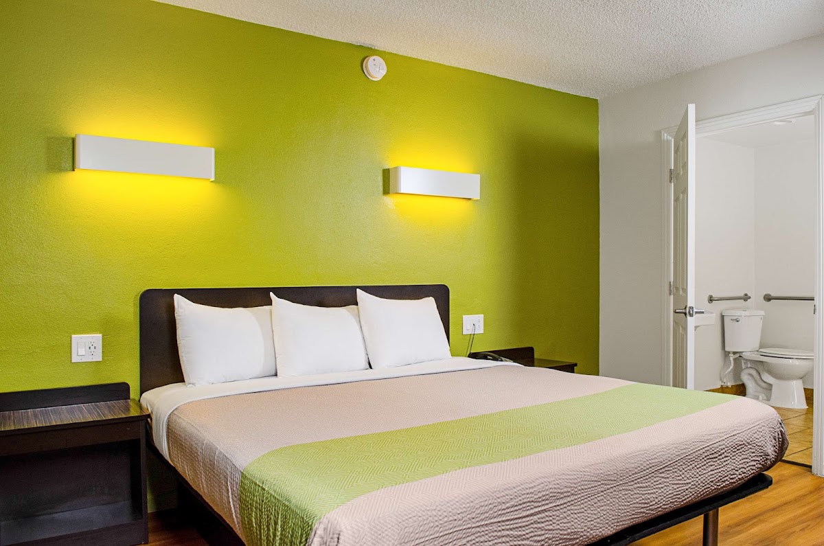 Motel 6 Modesto, CA - Downtown photo 2