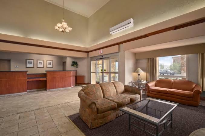 Days Inn by Wyndham Red Deer photo 2