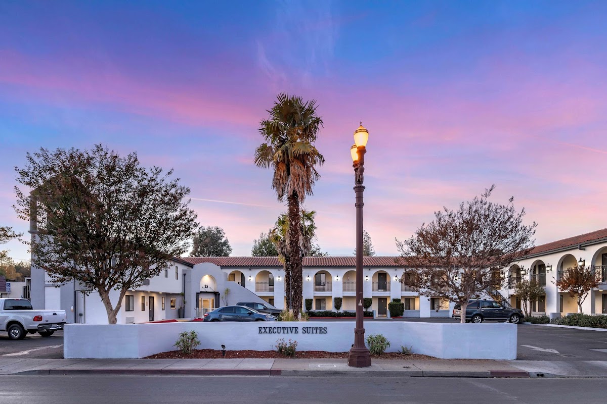 Best Western Plus Executive Suites