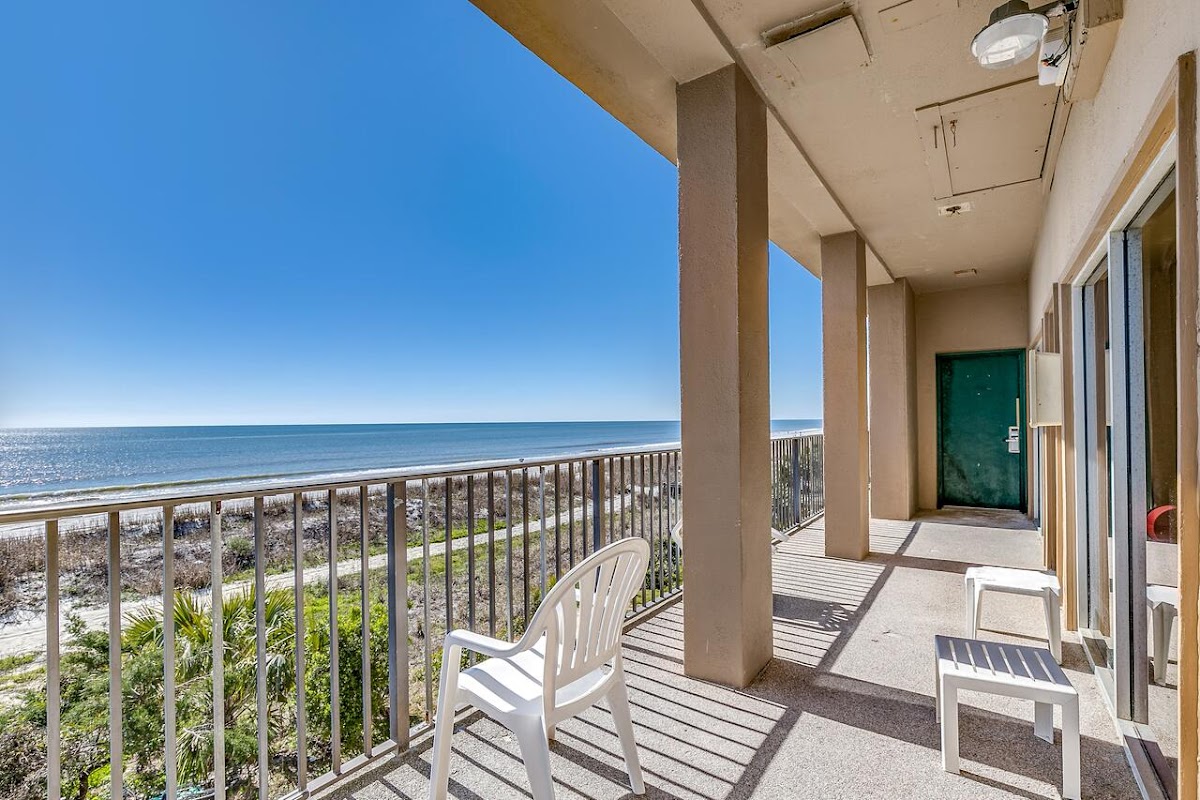 Ocean Crest Inn and Suites