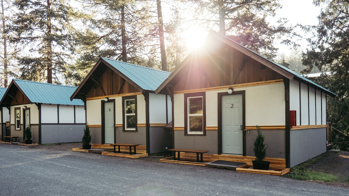 LOGE Leavenworth Riverside Cabins