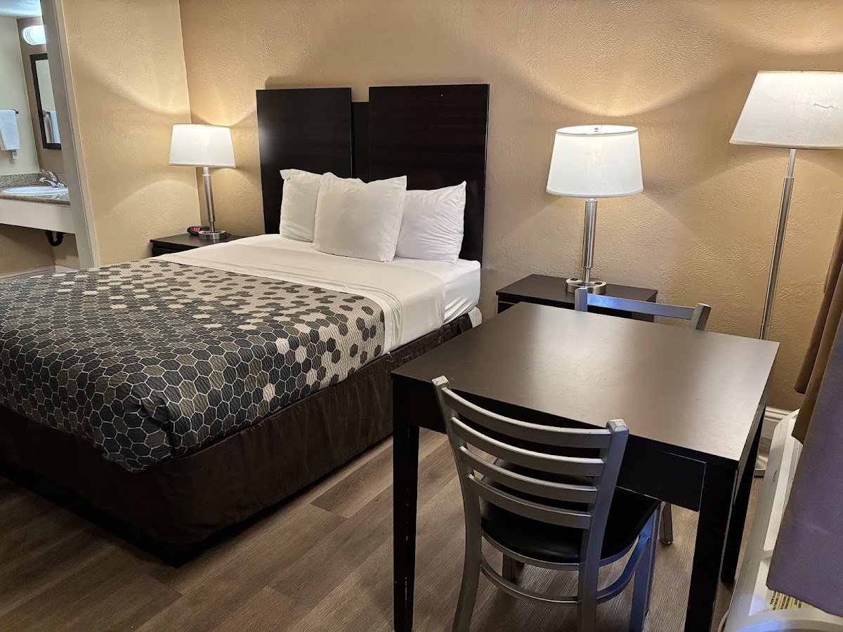 Econo Lodge Sacramento Convention Center photo 2