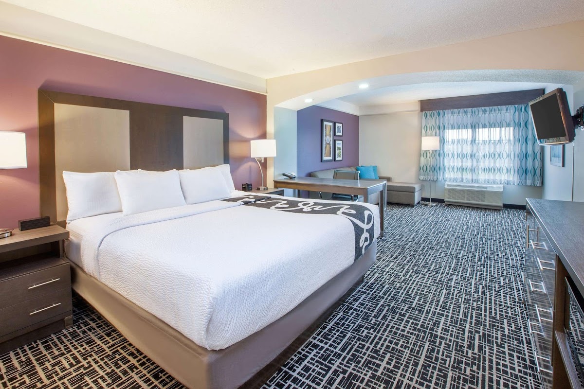 La Quinta Inn & Suites by Wyndham Cincinnati Airpt Florence photo 2