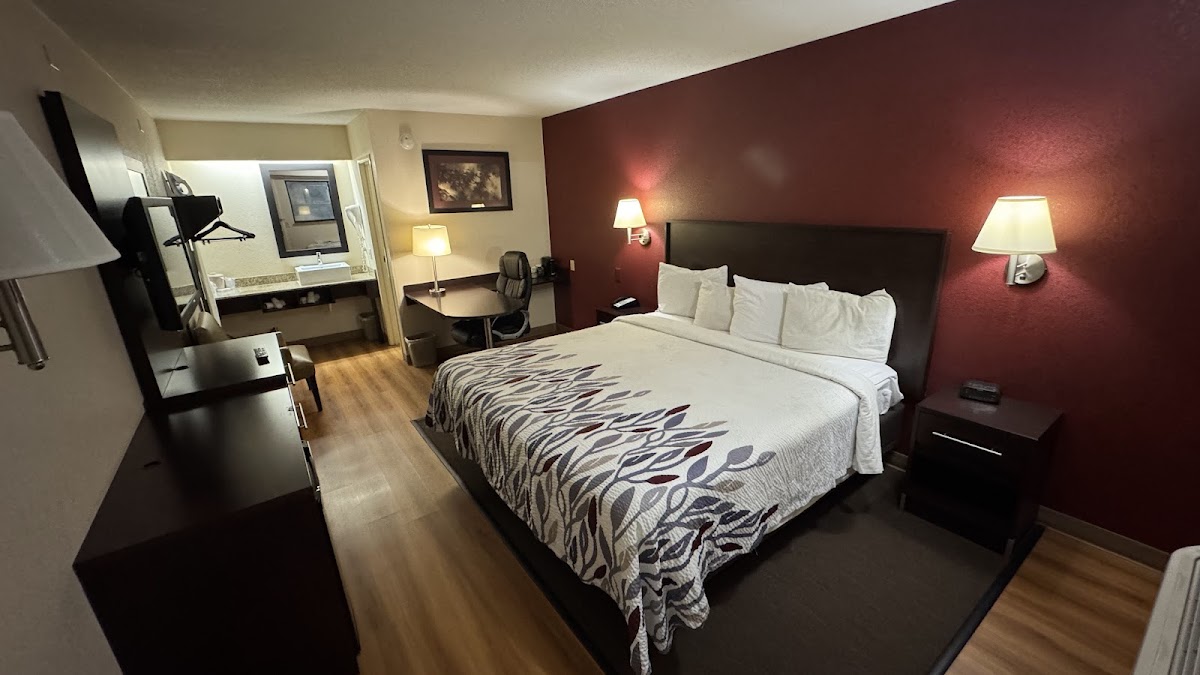 Red Roof Inn Champaign - University photo 2
