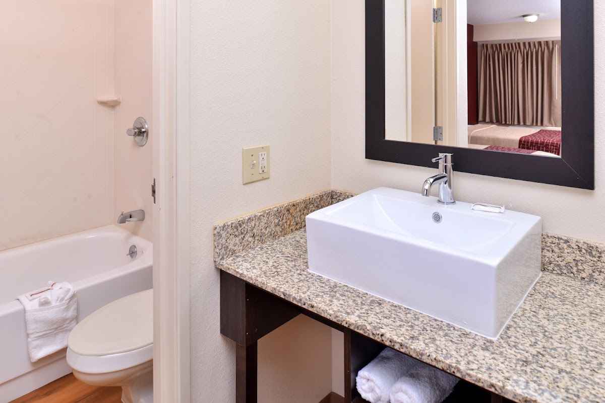 Red Roof Inn Champaign - University photo 3