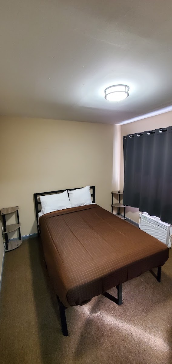 HI-WAY REST MOTEL photo 2