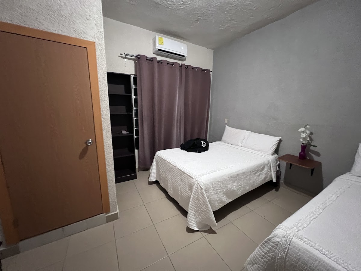 REYEES SUITE photo 2