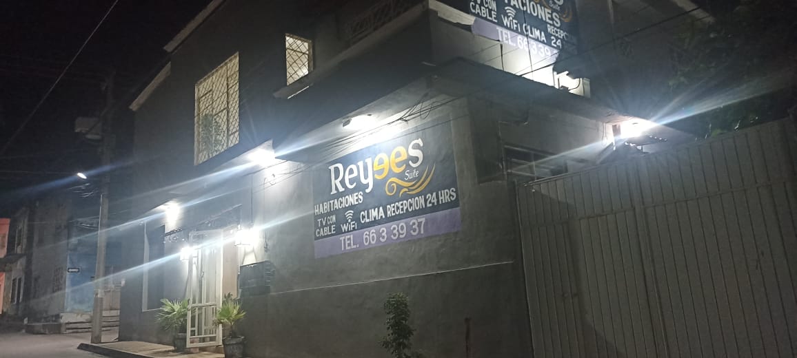 REYEES SUITE photo 3