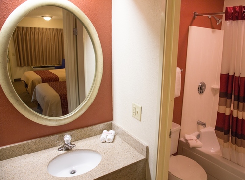 Red Roof Inn Greensboro Coliseum photo 3