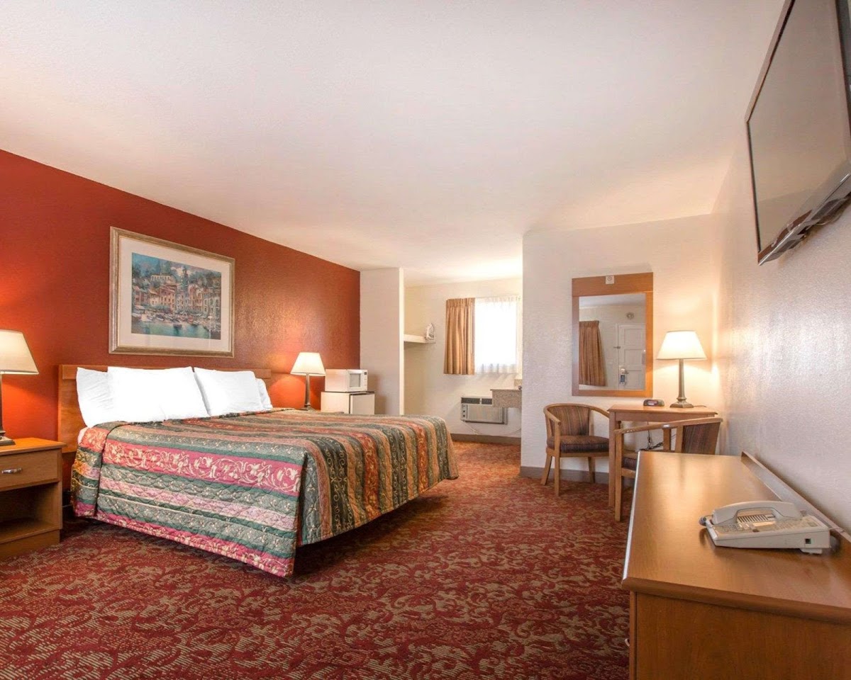 Rodeway Inn Fallbrook Downtown photo 2