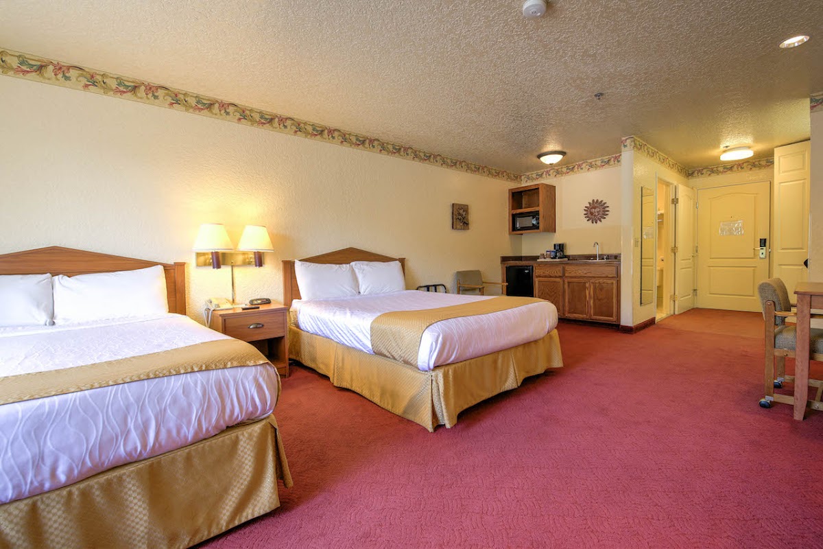 Murphys Suites photo 2