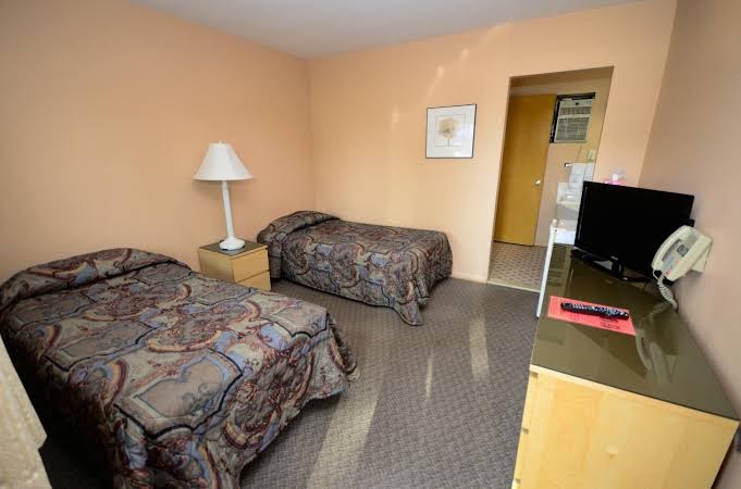 Diane Motel photo 2
