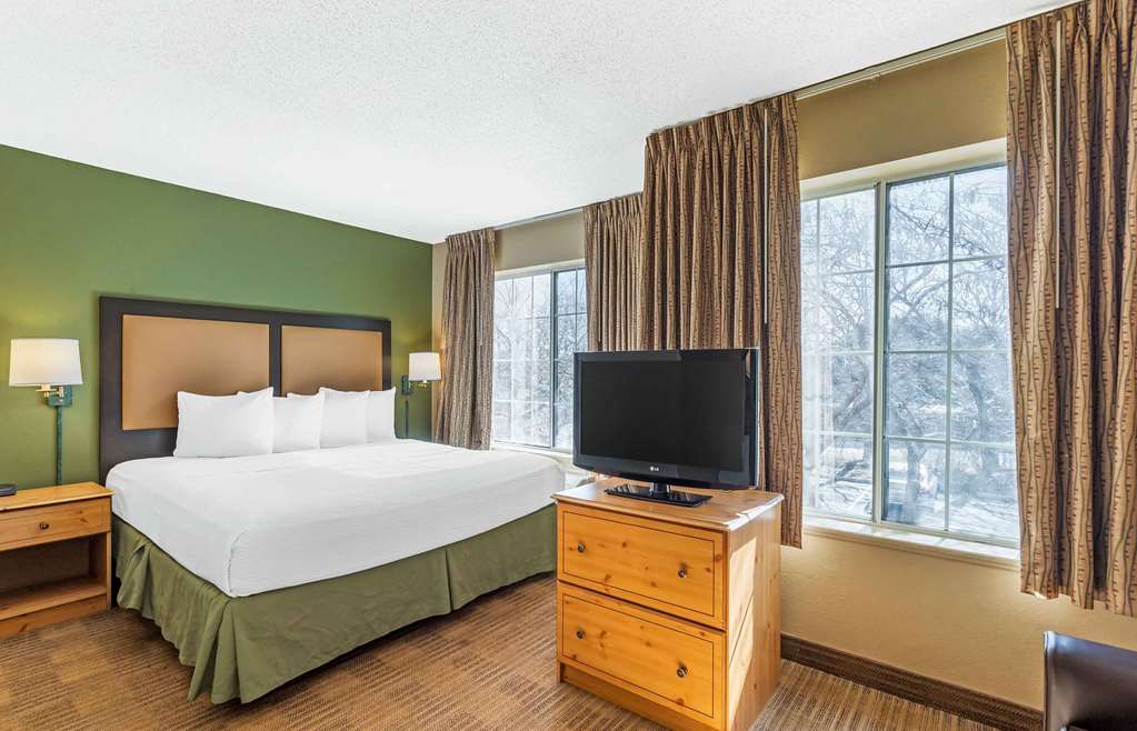Extended Stay America Select Suites- Chicago - Naperville - East photo 2
