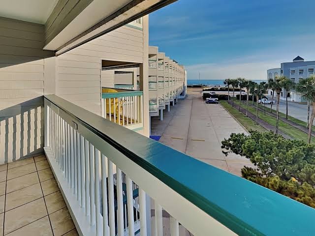 Casa Del Mar Beachfront Suites photo 3